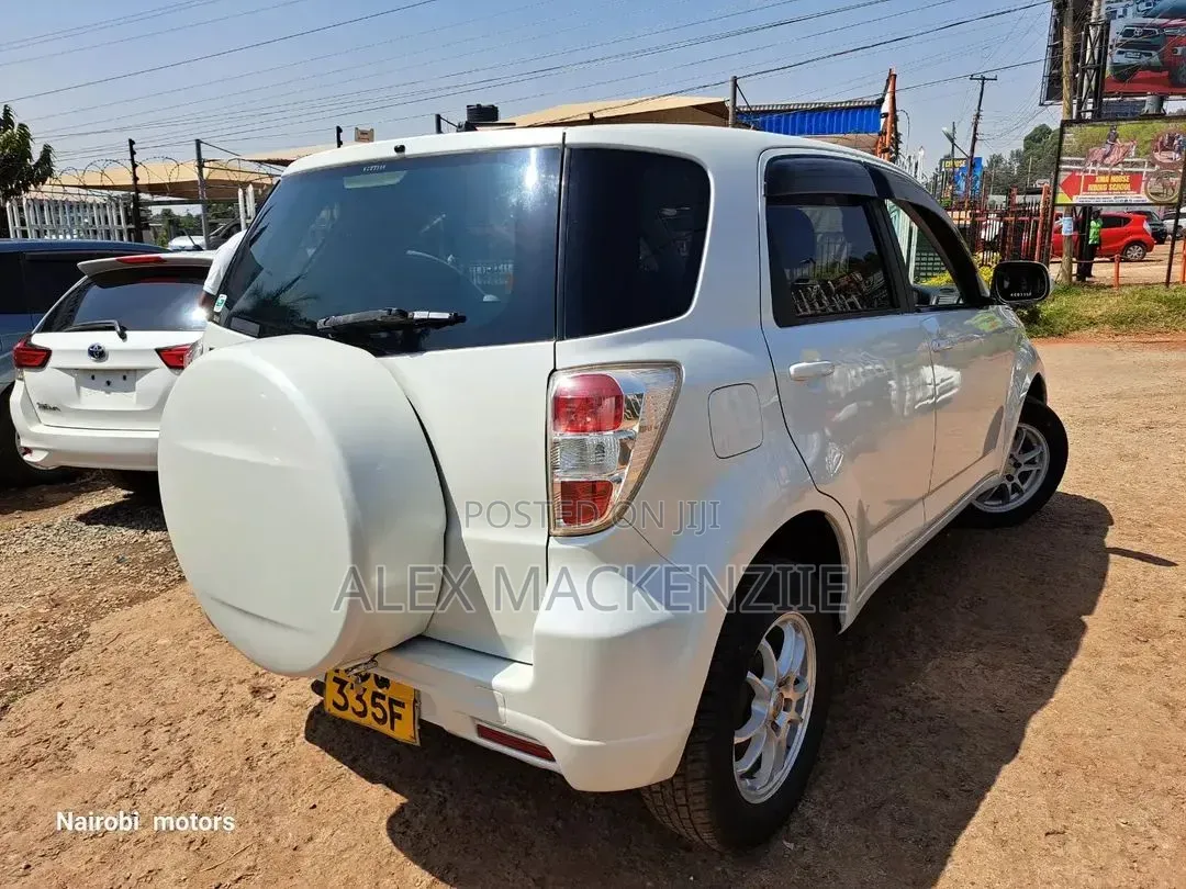 Toyota Rush 2011 White