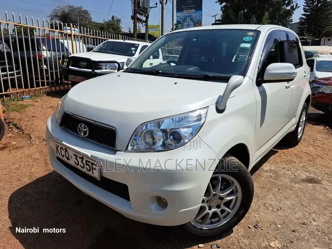Toyota Rush 2011 White