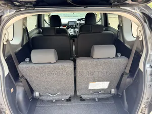 Toyota Sienta 2019