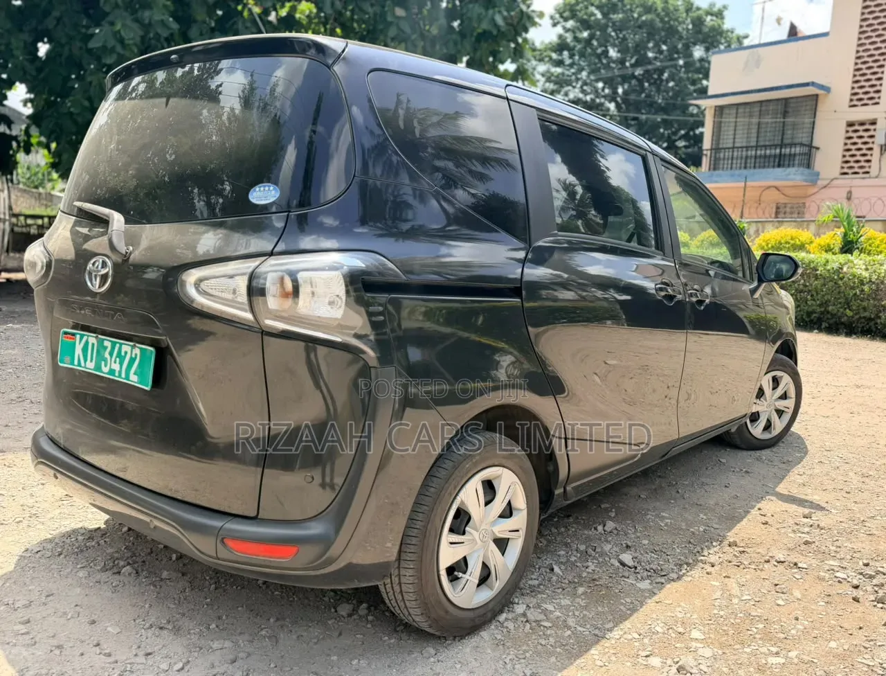 Toyota Sienta 2019