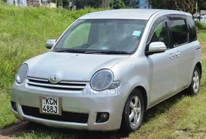 Toyota Sienta 2010 Silver