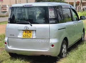 Toyota Sienta 2010 Silver