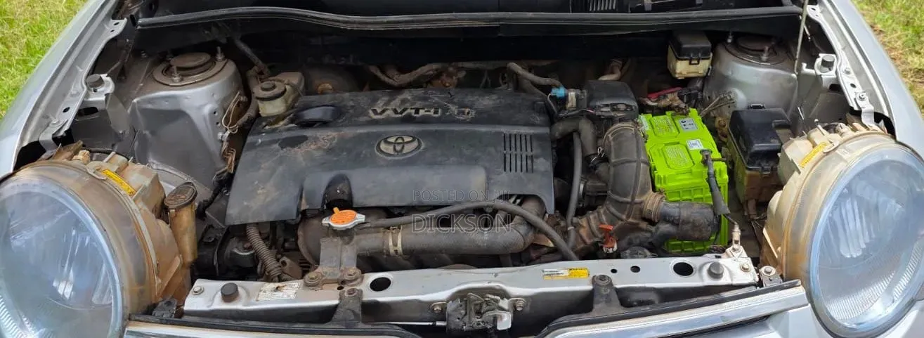 Toyota Sienta 2010 Silver