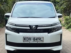 Toyota Voxy 2016 White