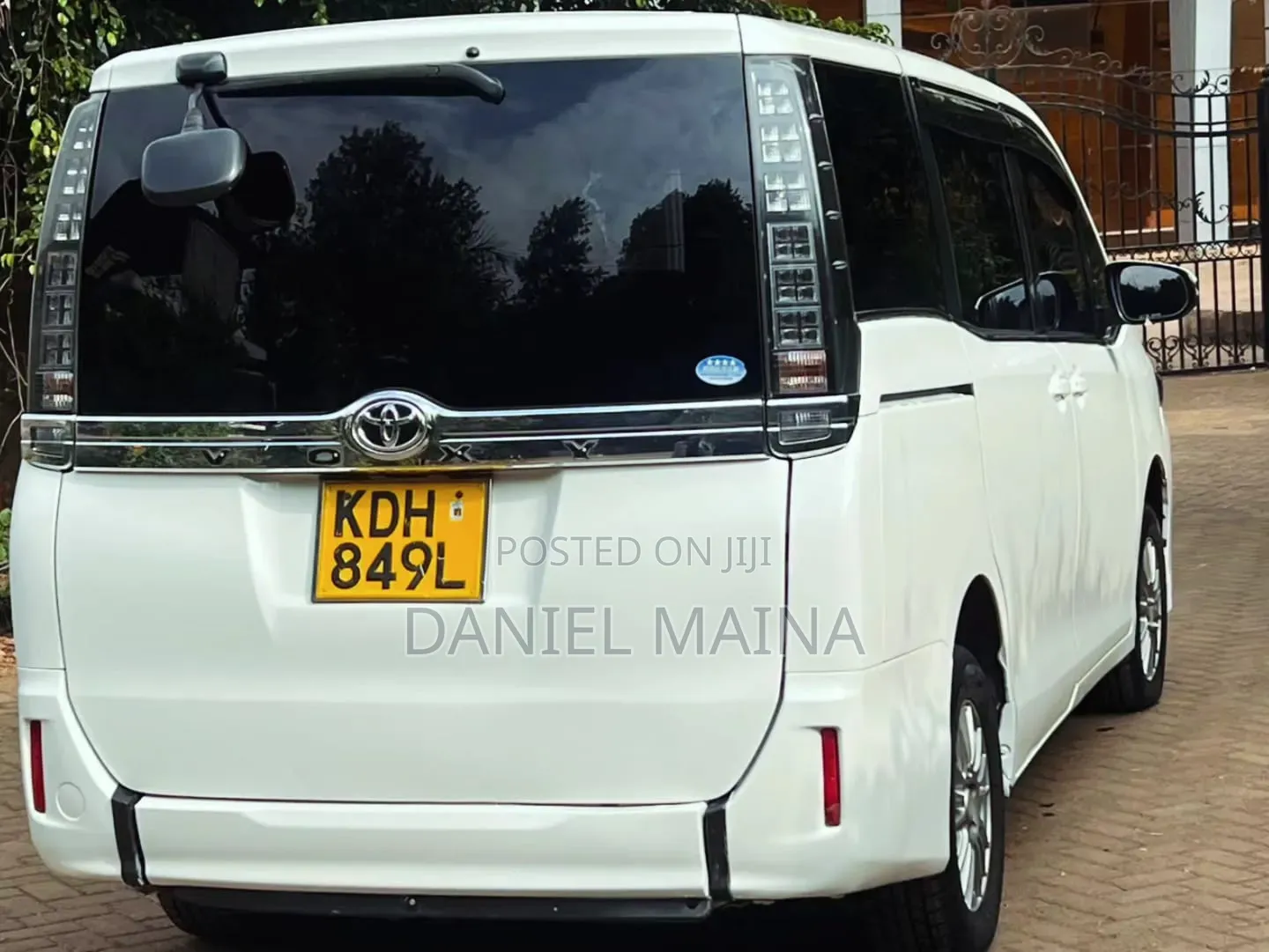 Toyota Voxy 2016 White