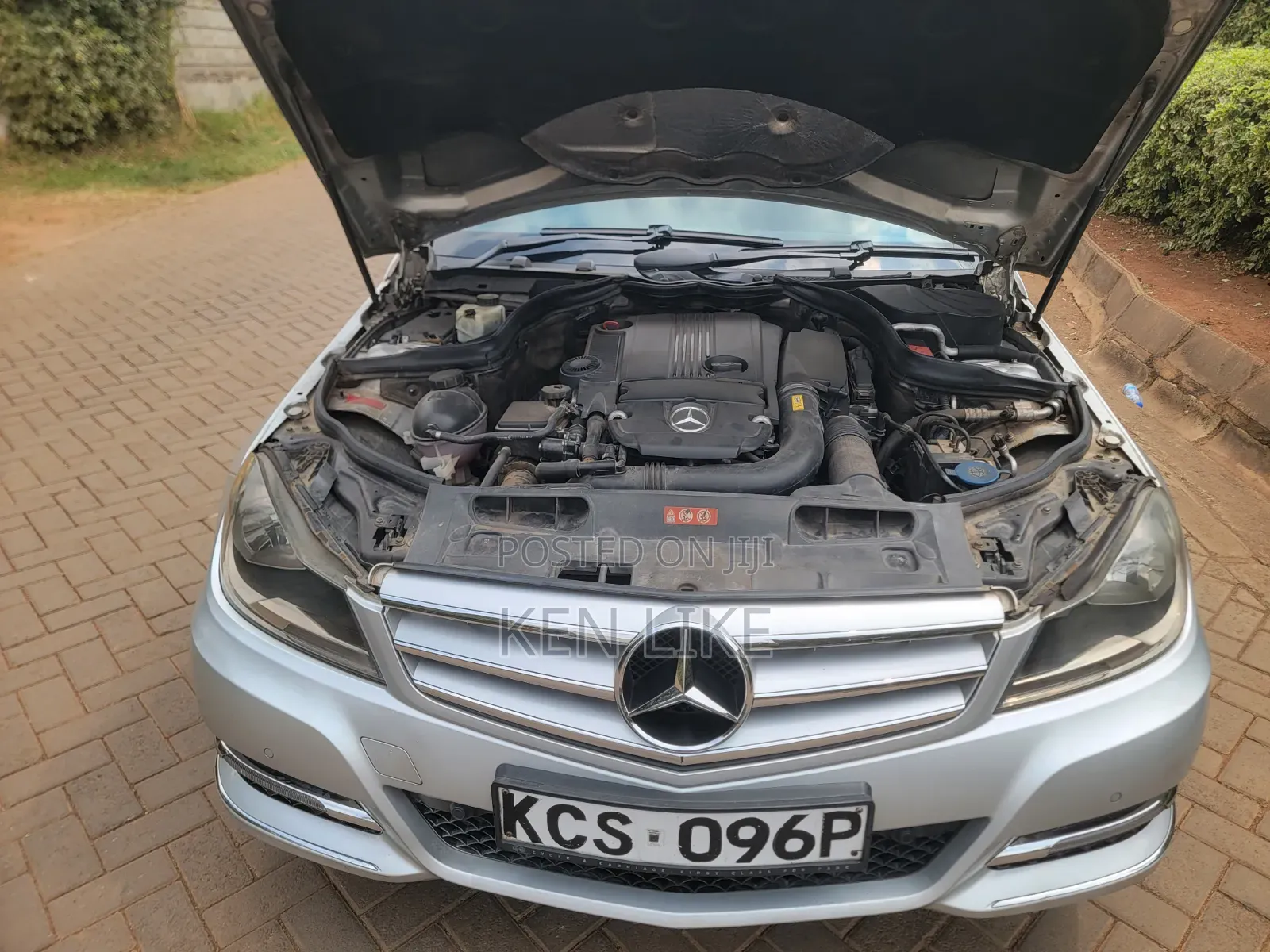 Mercedes-Benz C200 2011 Silver