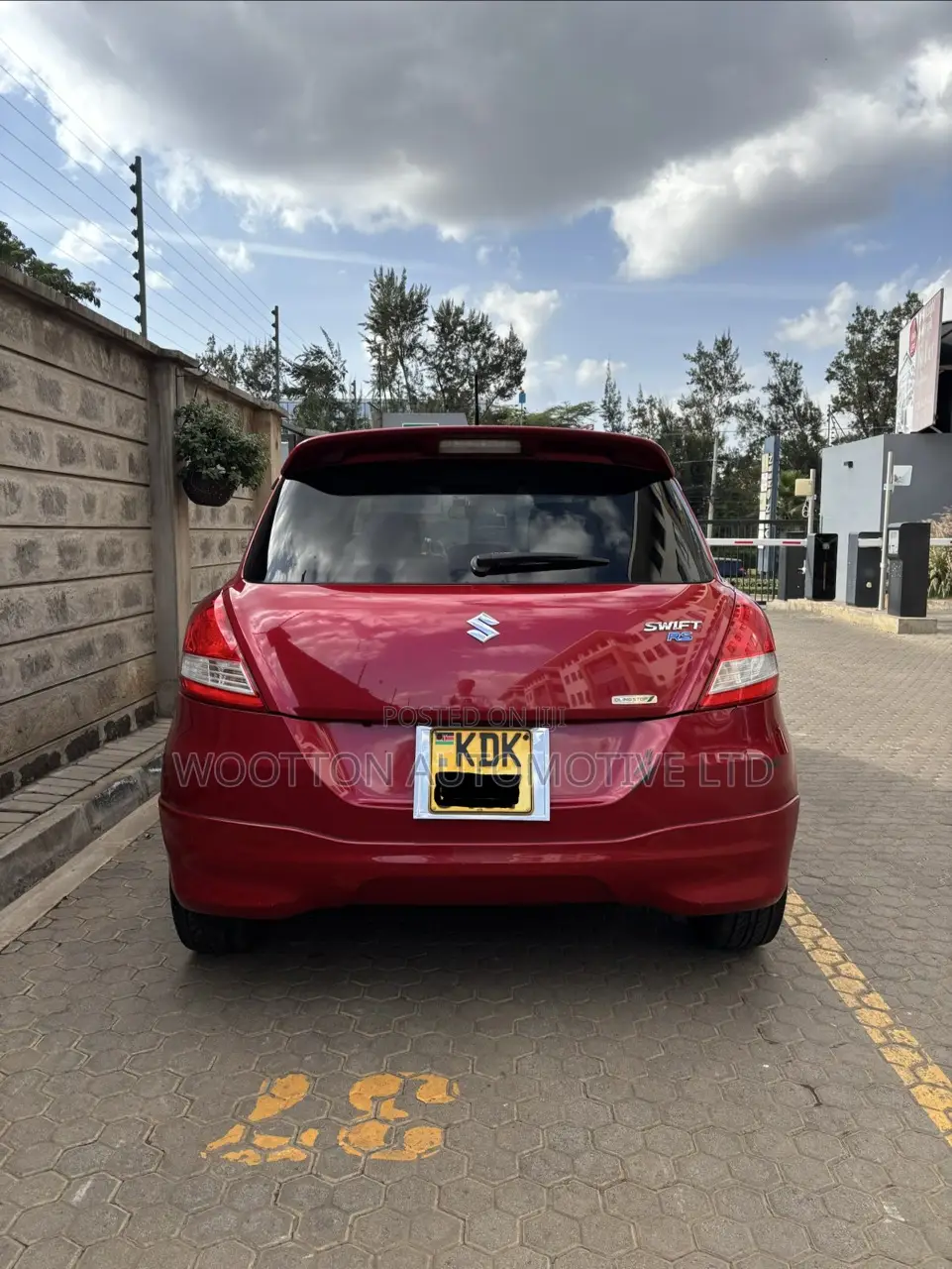 Suzuki Swift 2016 Red