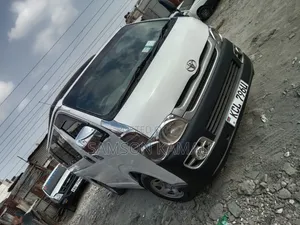 Toyota HiAce 2010 White