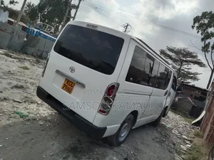 Toyota HiAce 2010 White