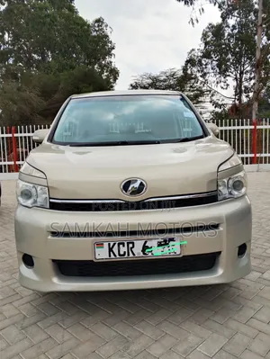 Toyota Noah 2012 Gold