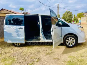 Nissan Serena 2013 Silver