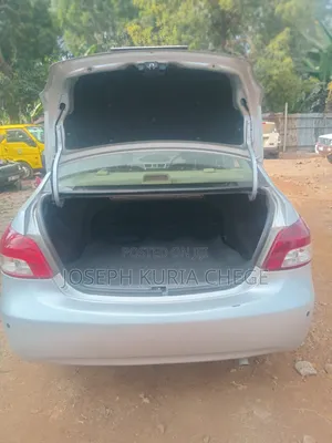 Toyota Belta 2010 Silver