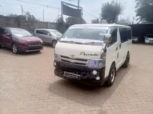 Toyota HiAce 2012 White