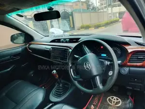 Toyota Hilux 2016 Gray