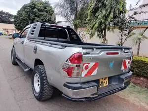Toyota Hilux 2016 Gray