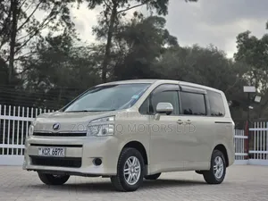 Toyota Voxy 2011 Gold