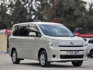 Toyota Voxy 2011 Gold