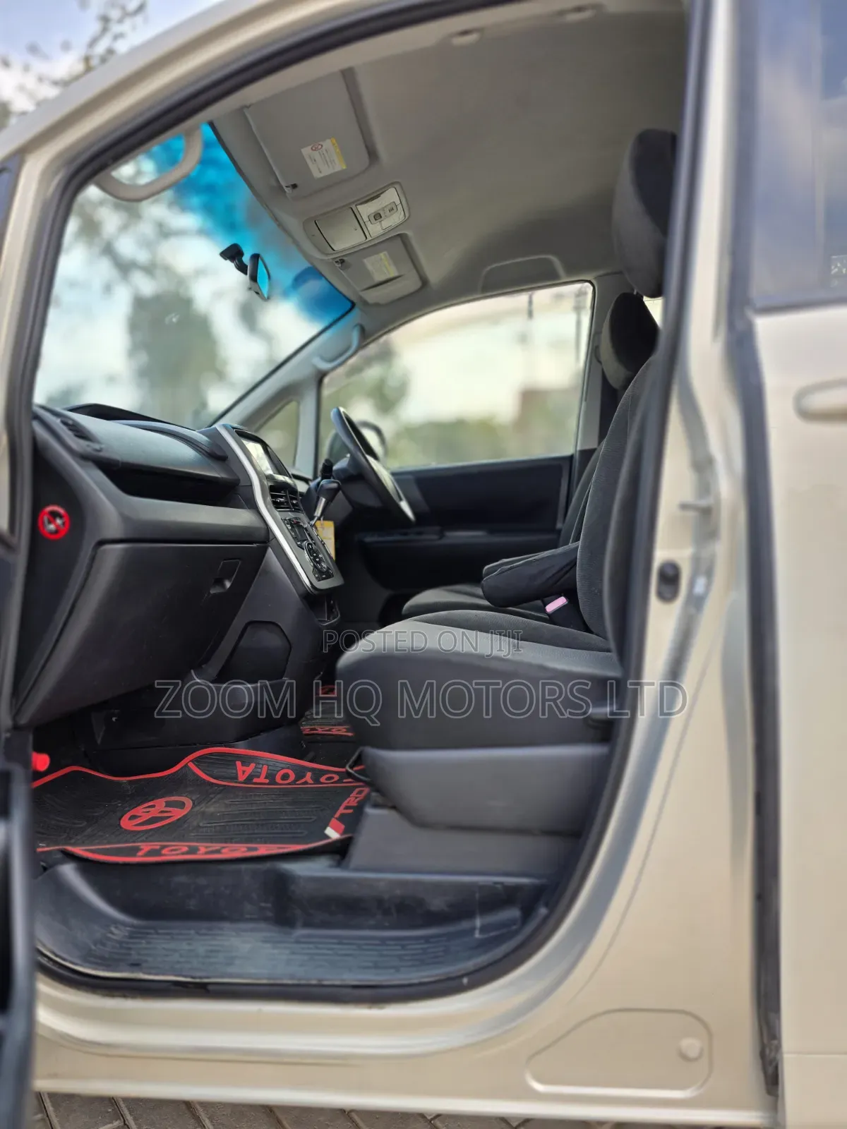 Toyota Voxy 2011 Gold
