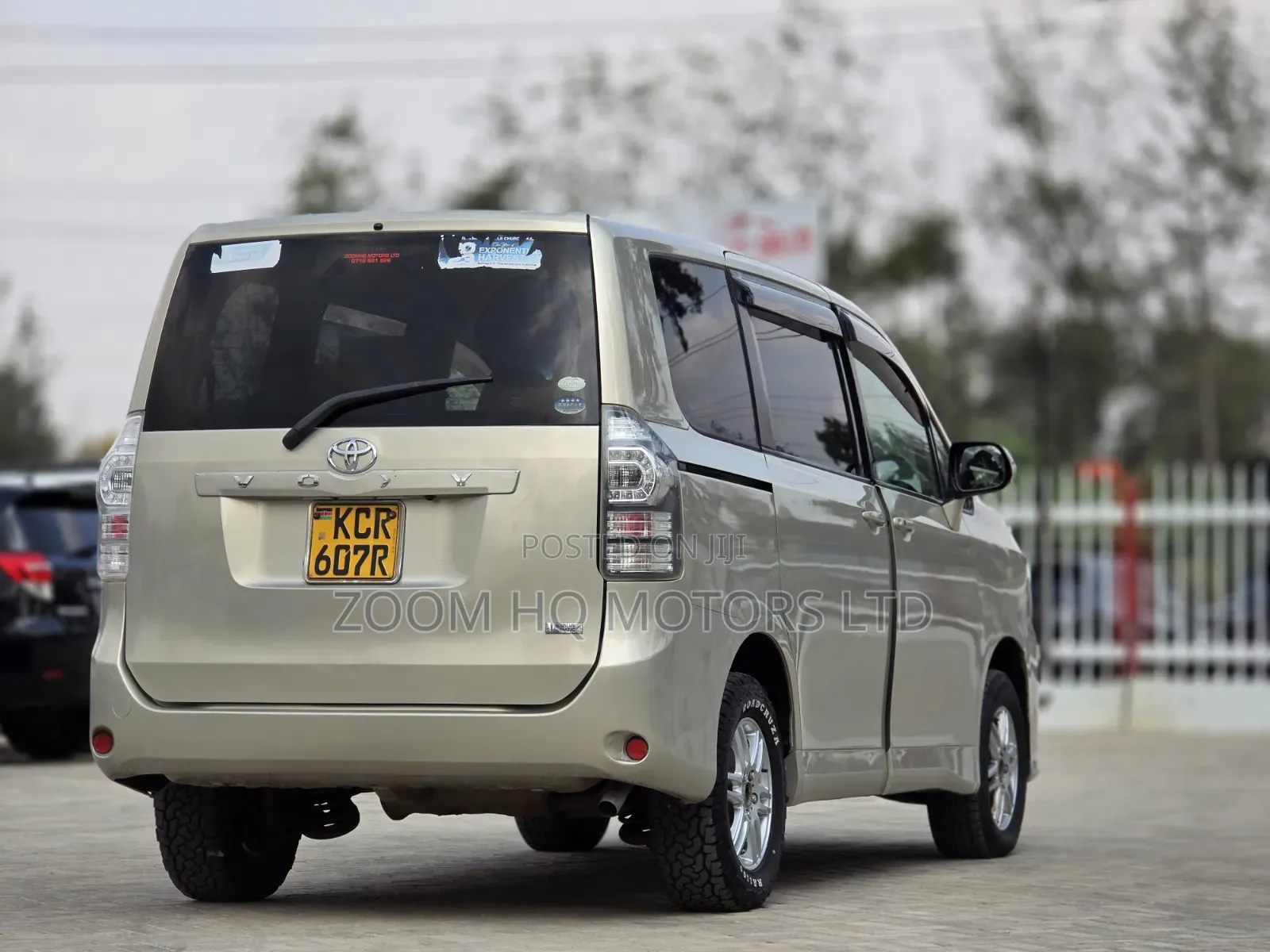 Toyota Voxy 2011 Gold