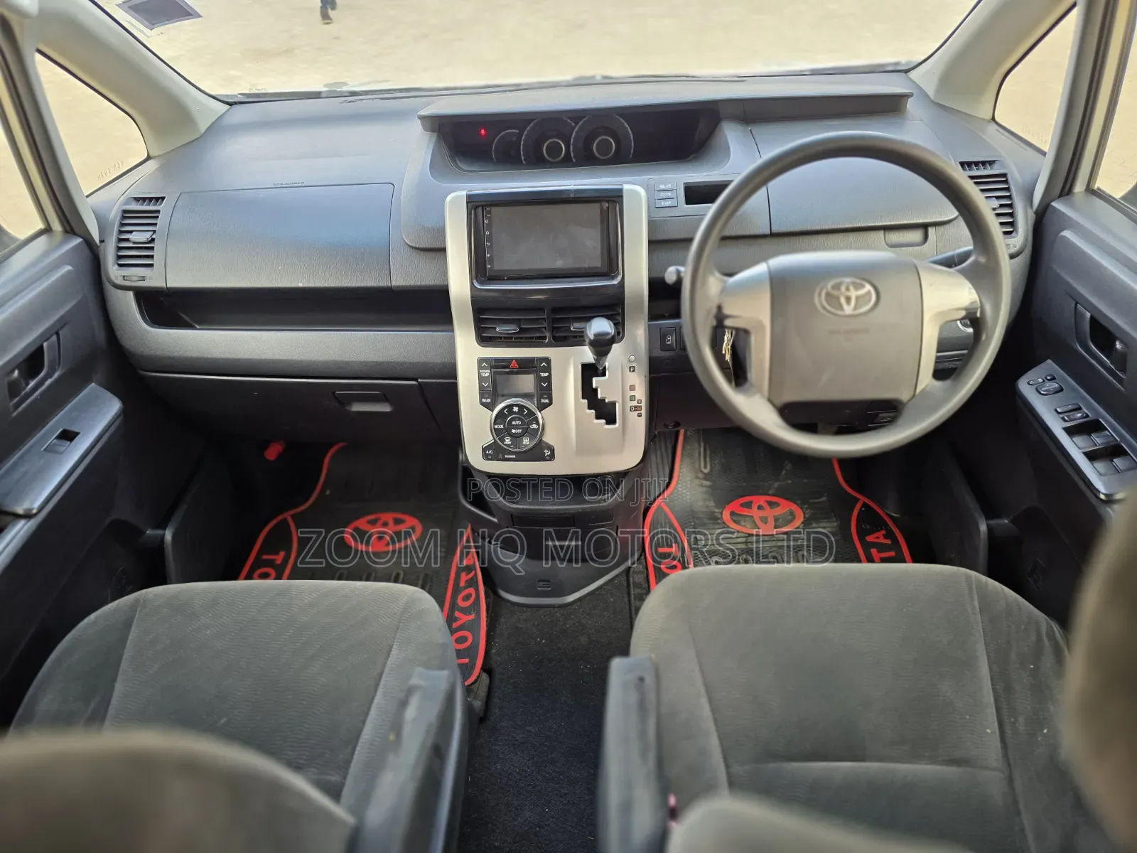 Toyota Voxy 2011 Gold