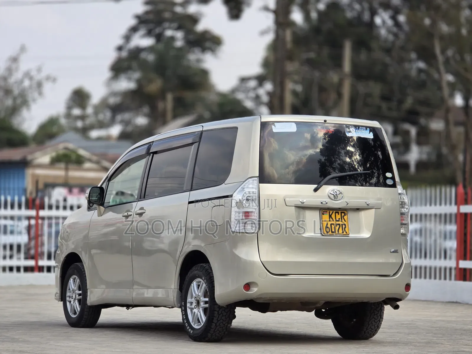 Toyota Voxy 2011 Gold