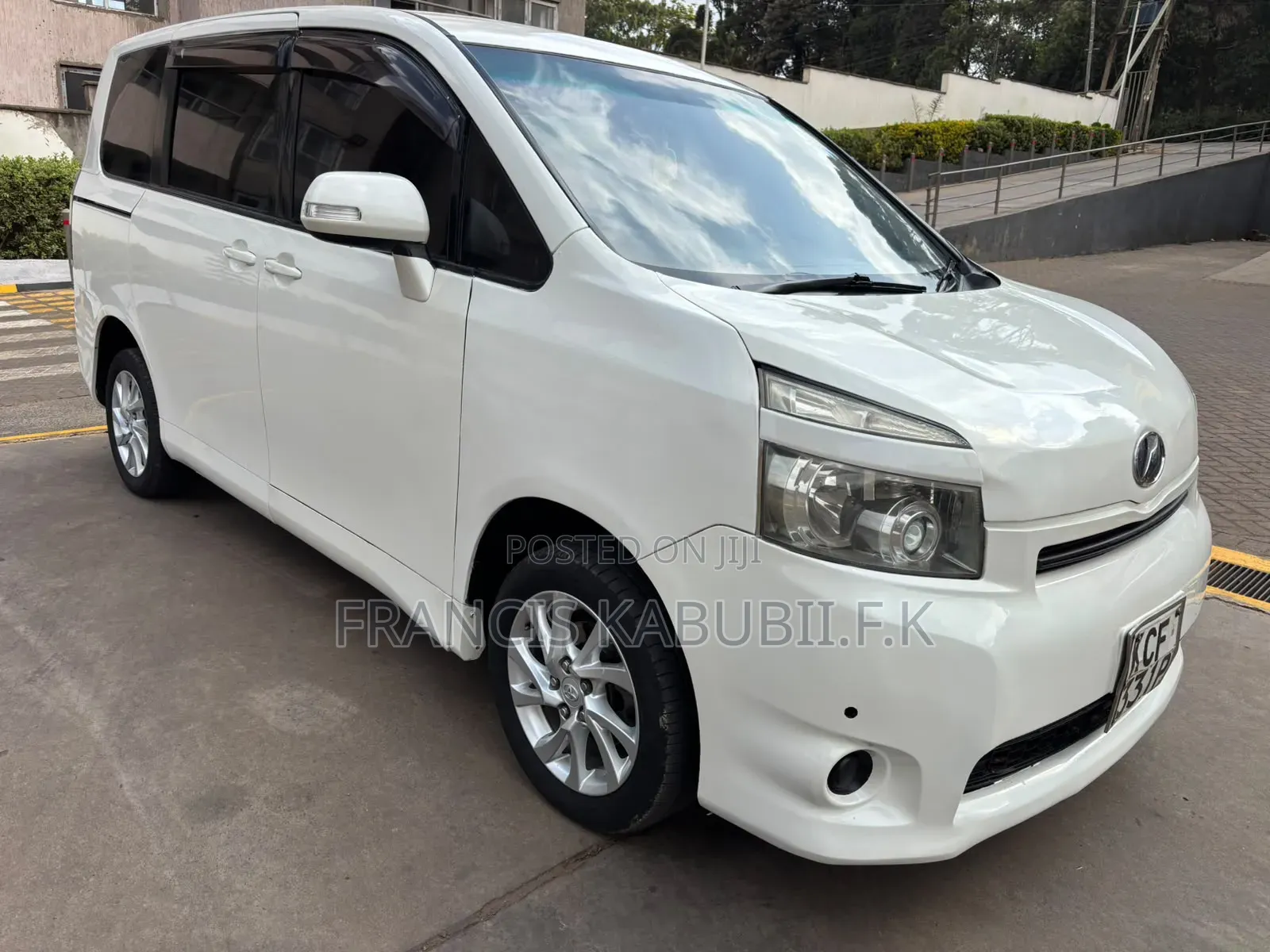 Toyota Voxy 2009 White