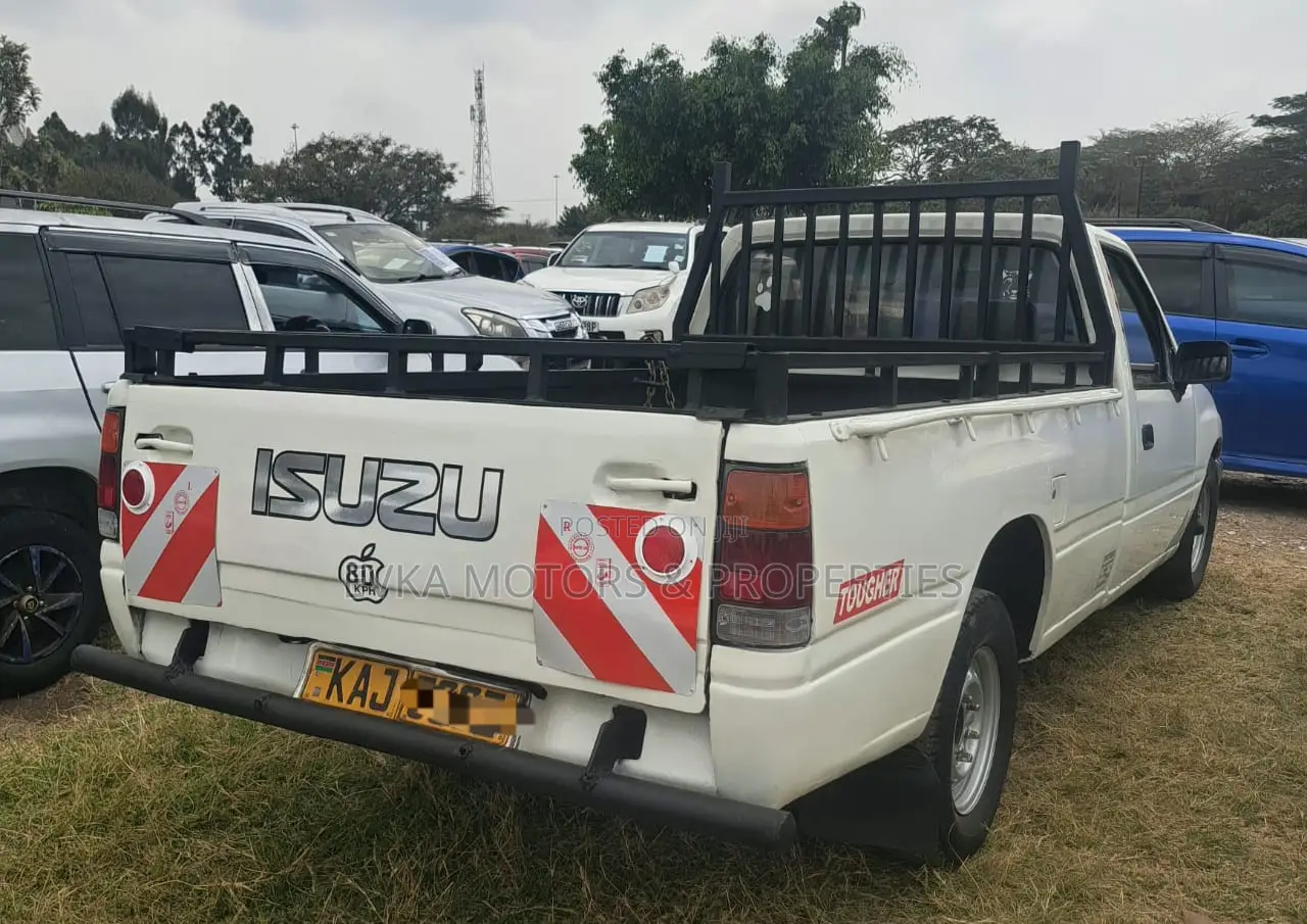 Isuzu Tougher 1997 White