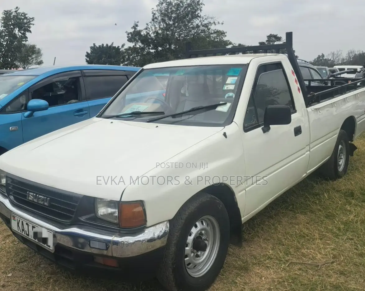Isuzu Tougher 1997 White
