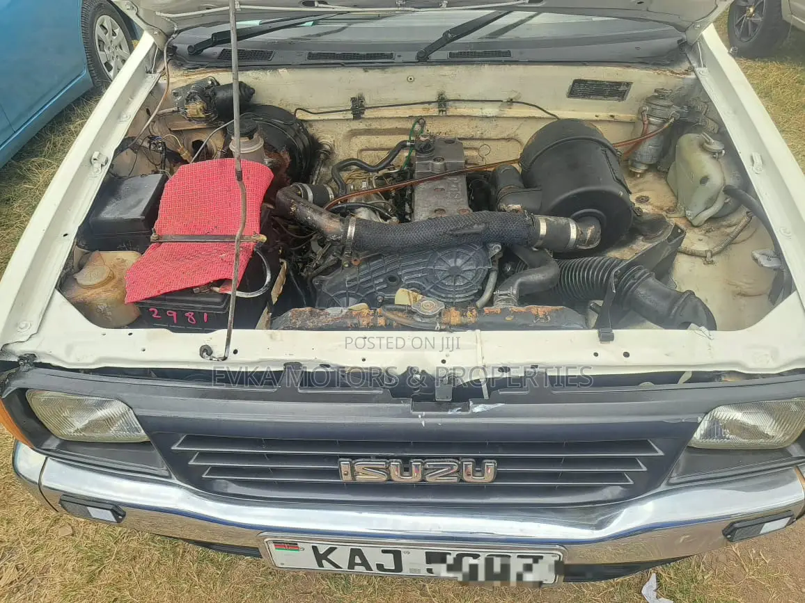 Isuzu Tougher 1997 White