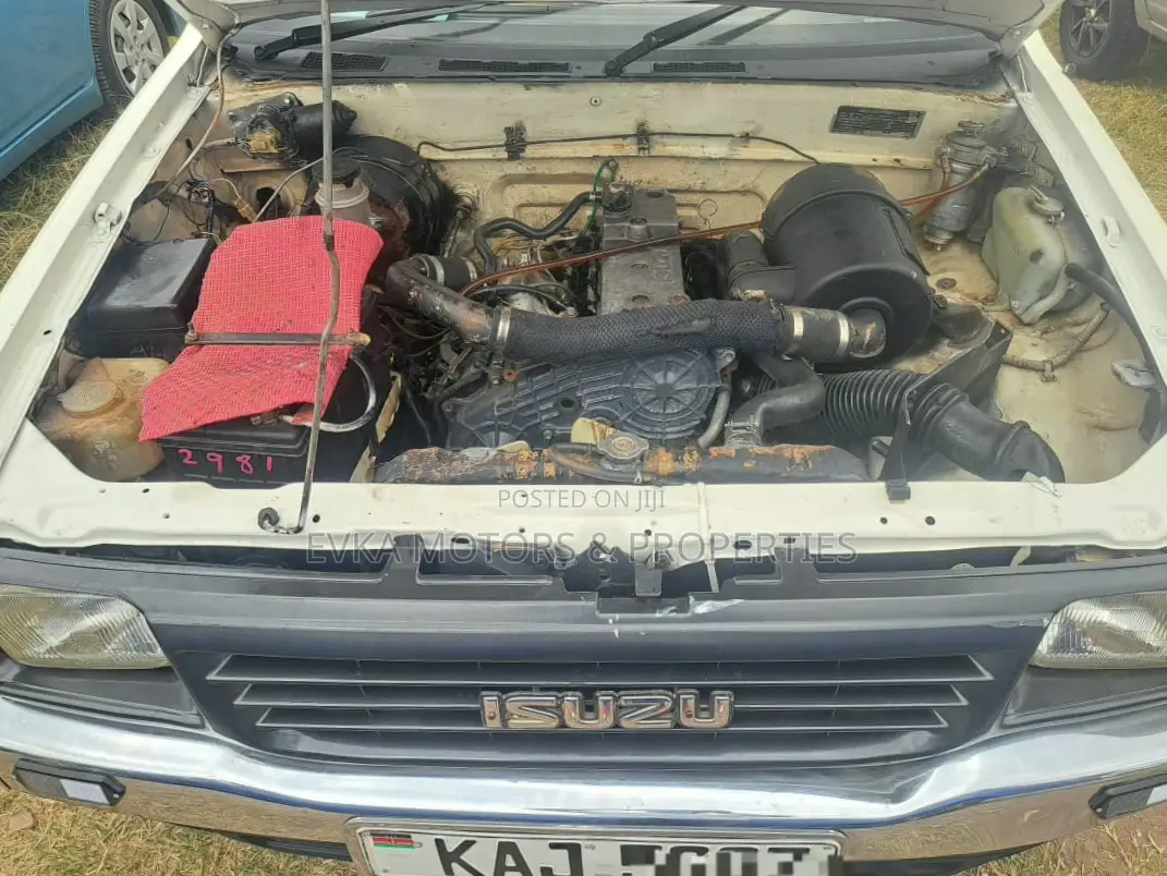 Isuzu Tougher 1997 White