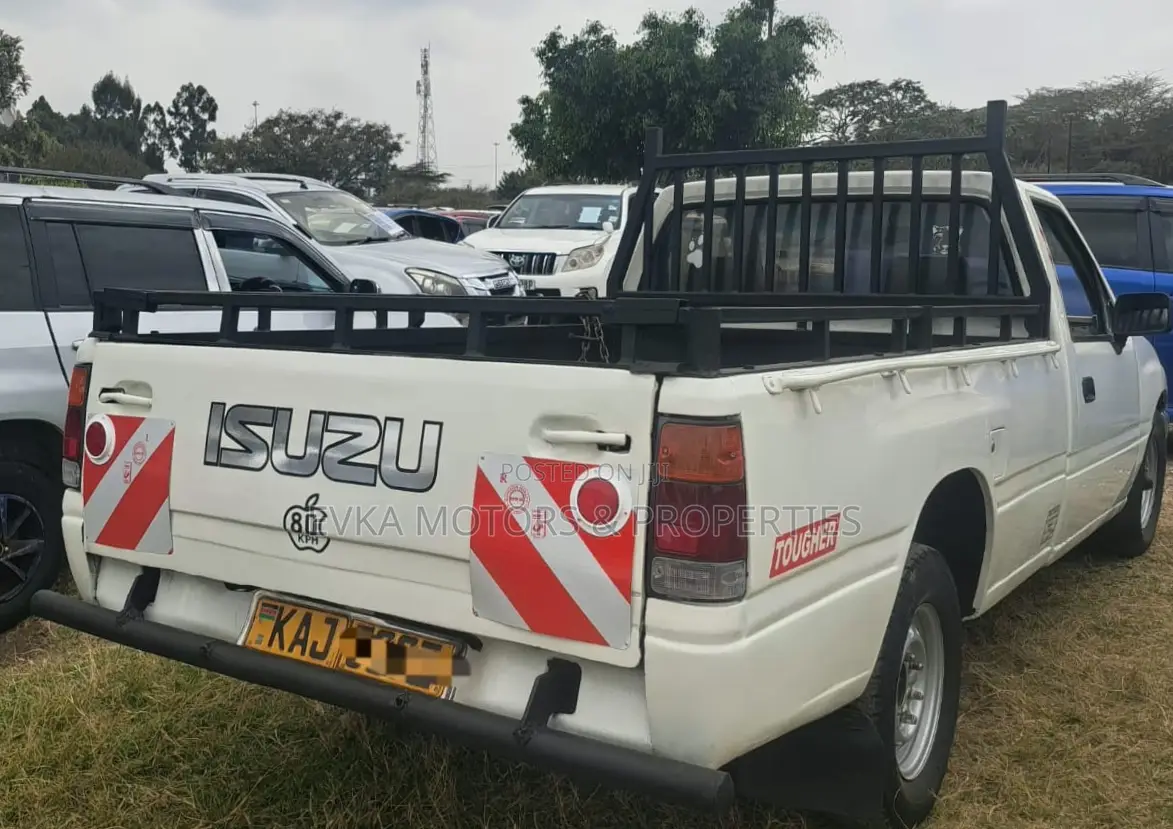 Isuzu Tougher 1997 White