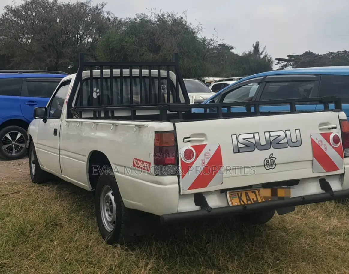 Isuzu Tougher 1997 White