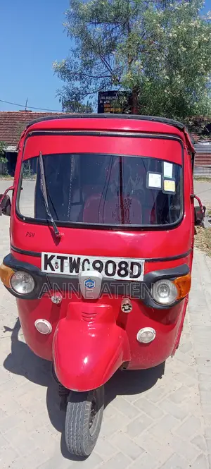 Piaggio Scooter 2021 Red