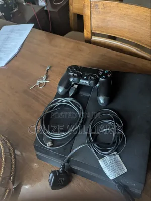 Playstation 4 .Comes With Controller and Installed Games Cables