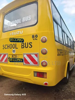 Isuzu Executive Bus 2008 Yellow