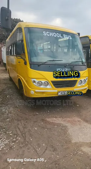 Isuzu NQR 2015 Yellow
