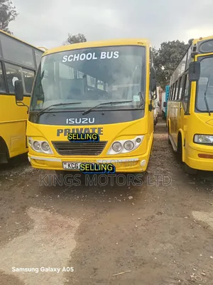 Isuzu NQR 2015 Yellow