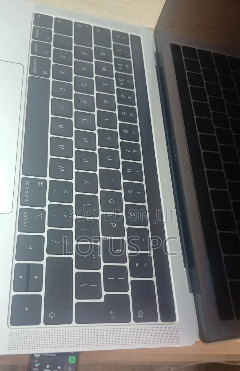 Laptop Apple MacBook Pro 2017 16GB Intel Core i5 SSD 512GB