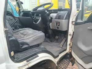 Mitsubishi Canter Fe84