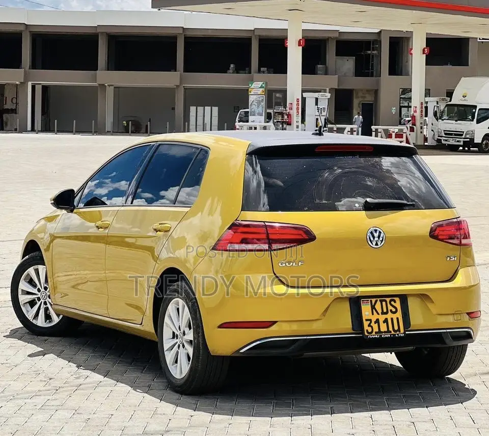 Volkswagen Golf 2017 Gold