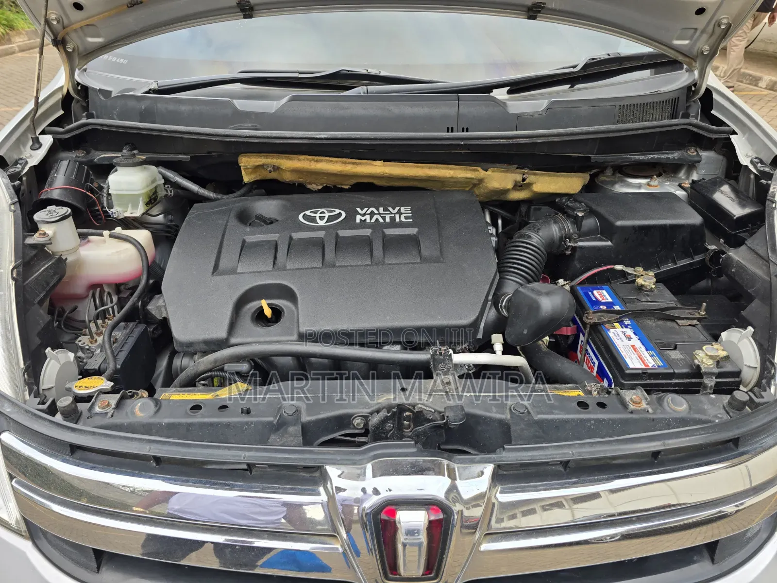 Toyota ISIS 2014 Silver