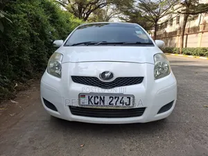 Toyota Vitz 2010 White