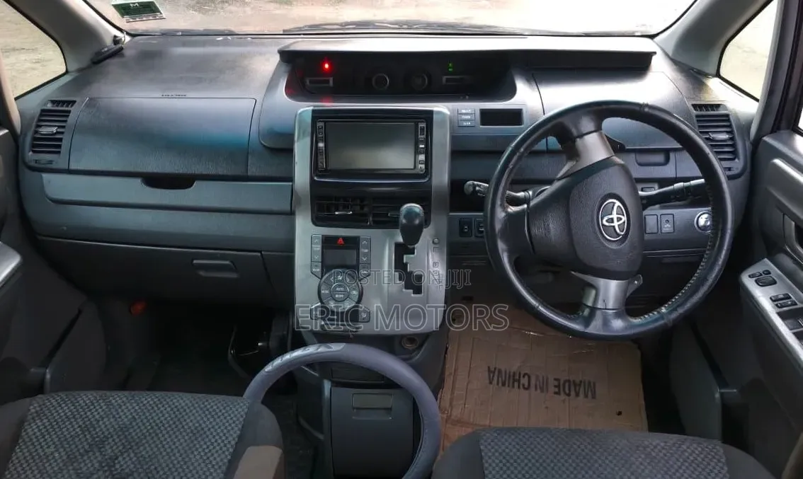 Toyota Noah 2007 Gray