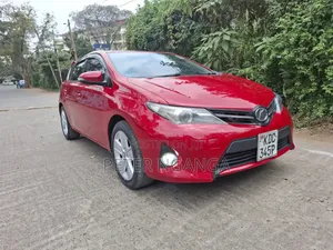Toyota Auris 2014 Red