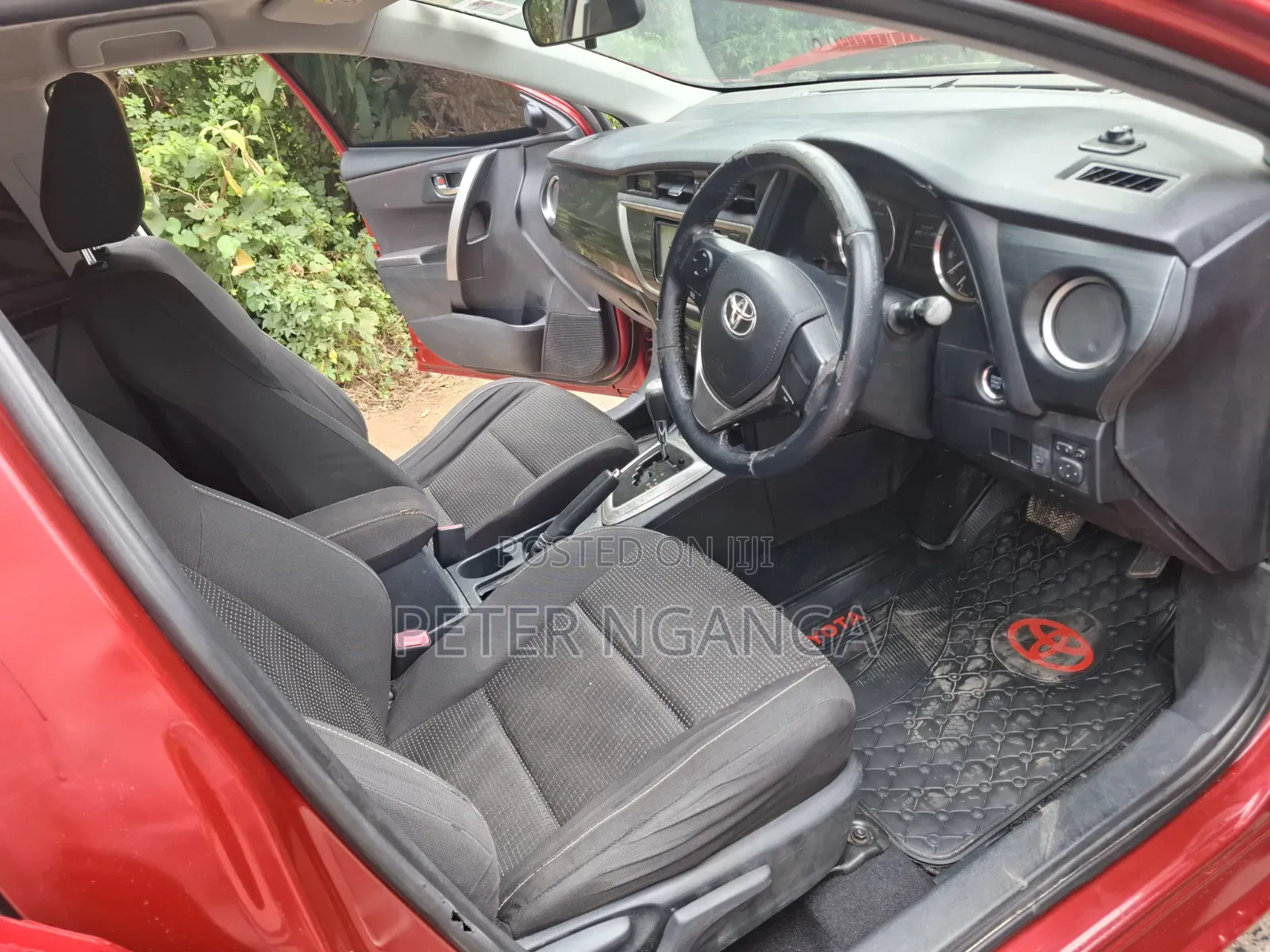Toyota Auris 2014 Red