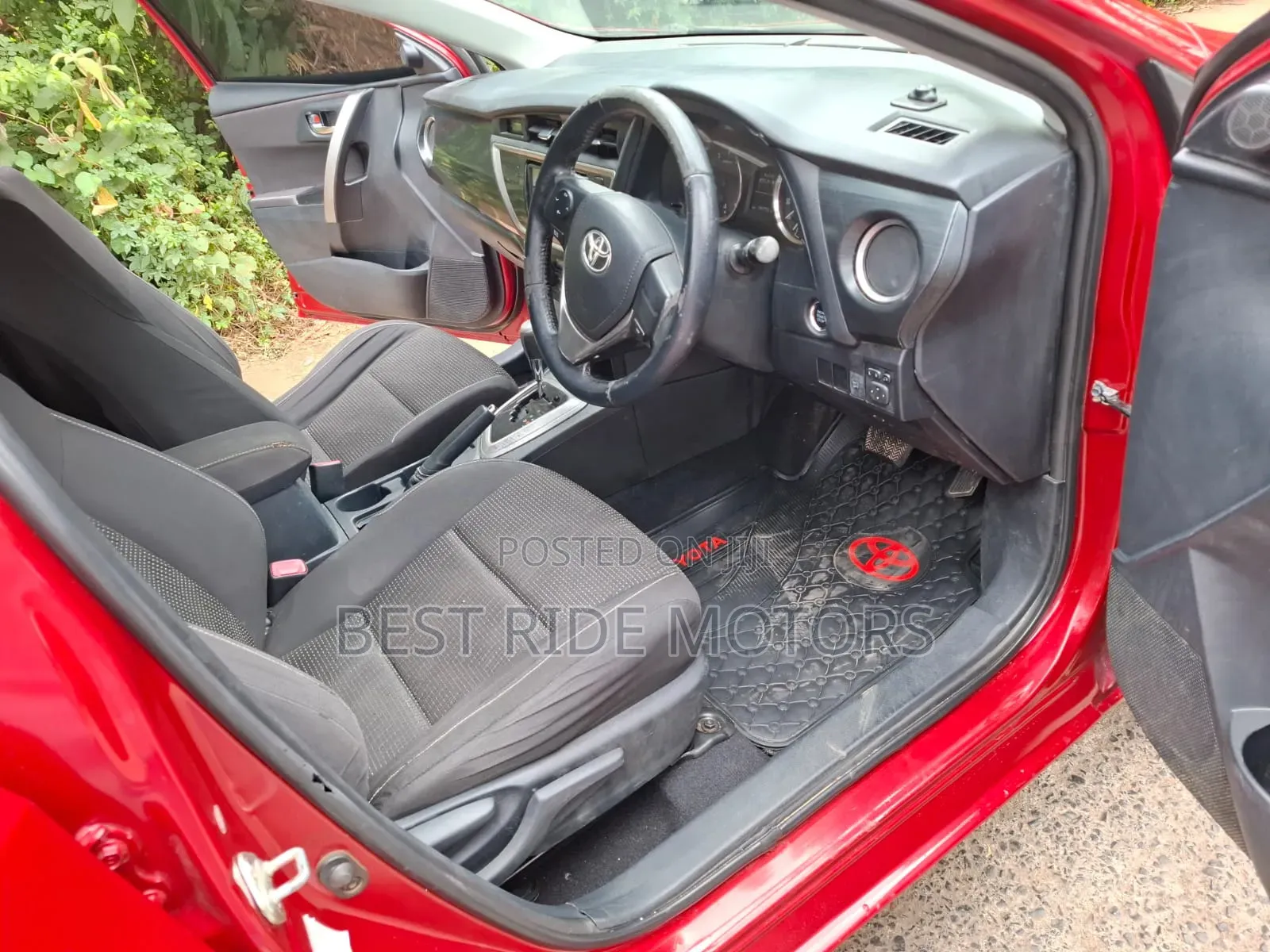 Toyota Auris 2014 Red