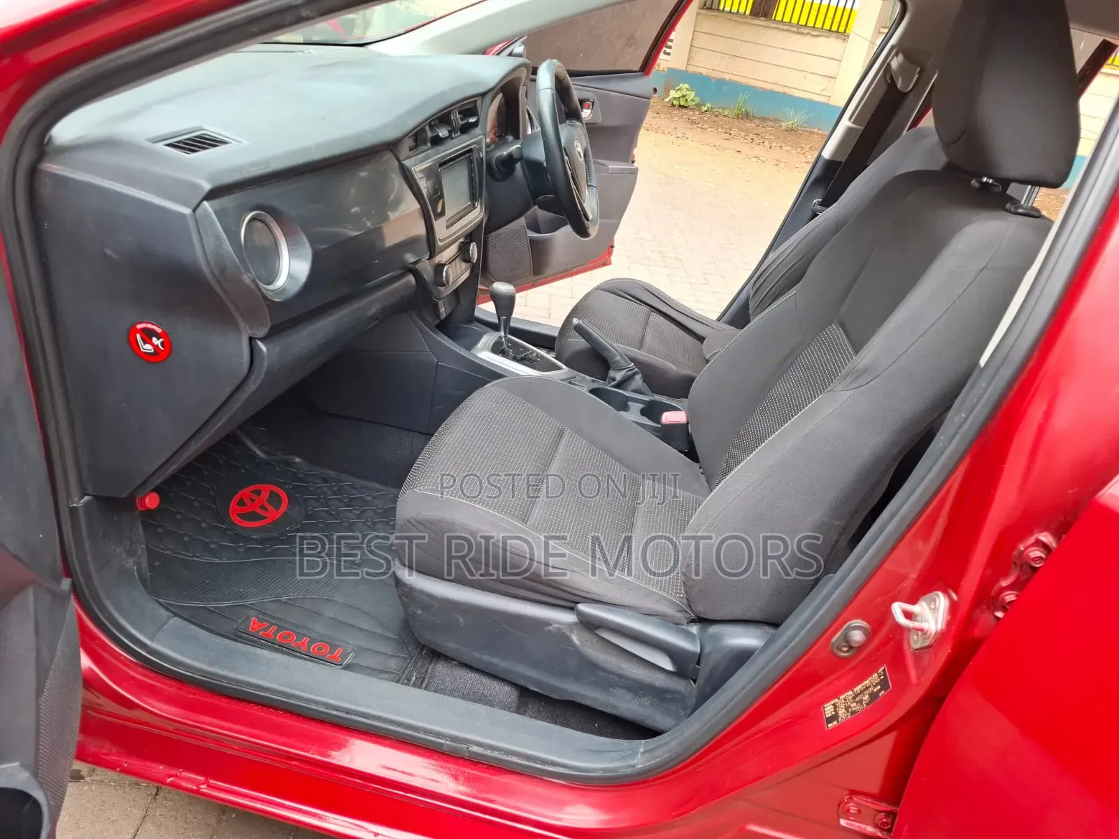 Toyota Auris 2014 Red