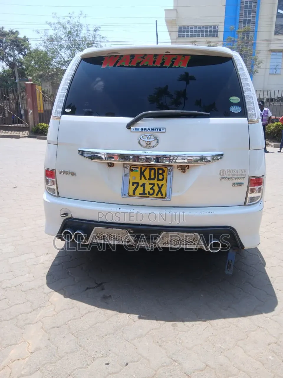Toyota ISIS 2014 White