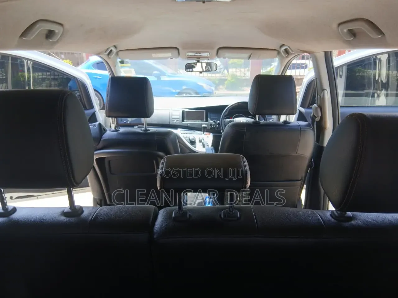 Toyota ISIS 2014 White