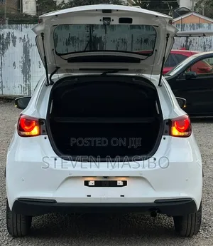 Mazda 2 2020 White